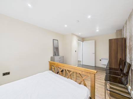 2 bedroom Flat to let in West Africa House, Liverpool, L1