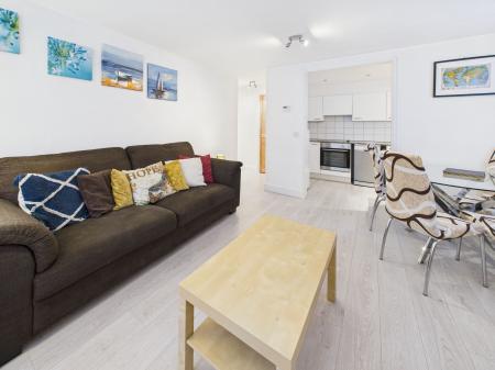 2 bedroom Flat to let in Royal Quay, Liverpool, L3