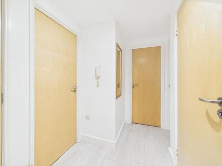 2 bedroom Flat to let in Royal Quay, Liverpool, L3