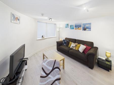 2 bedroom Flat to let in Royal Quay, Liverpool, L3