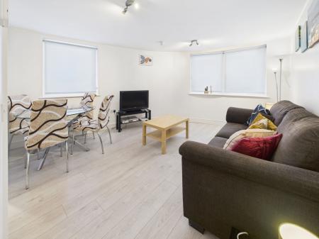 2 bedroom Flat to let in Royal Quay, Liverpool, L3