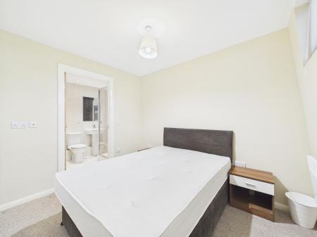 2 bedroom Flat to let in Mann Island, Liverpool, L3