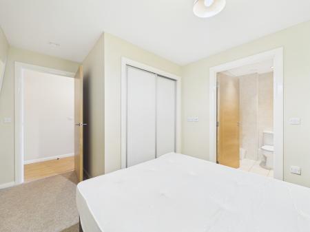 2 bedroom Flat to let in Mann Island, Liverpool, L3