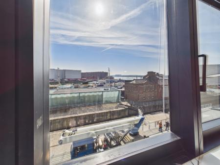 2 bedroom Flat to let in Mann Island, Liverpool, L3