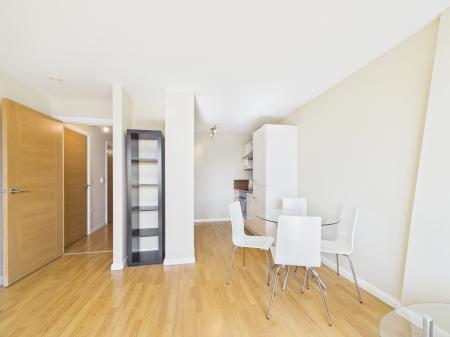 2 bedroom Flat to let in Mann Island, Liverpool, L3