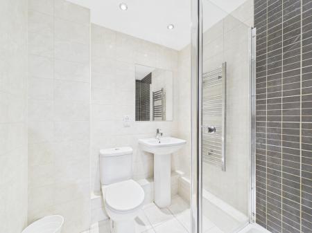 2 bedroom Flat to let in Mann Island, Liverpool, L3