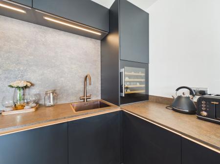 2 bedroom Flat to let in 1 William Jessop Way, Princes Dock, Liverpool, L3