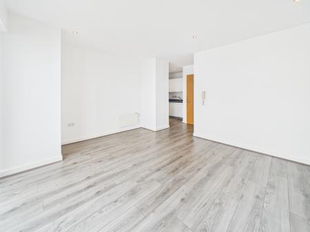 2 bedroom Flat to let in Alexandra Tower, 19 Princes Parade, Liverpool, L3 1BJ