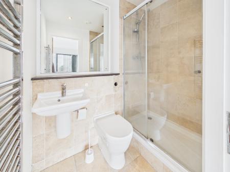 2 bedroom Flat to let in Alexandra Tower, 19 Princes Parade, Liverpool, L3 1BJ