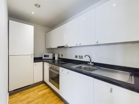 2 bedroom Flat to let in Alexandra Tower, 19 Princes Parade, Liverpool, L3 1BJ