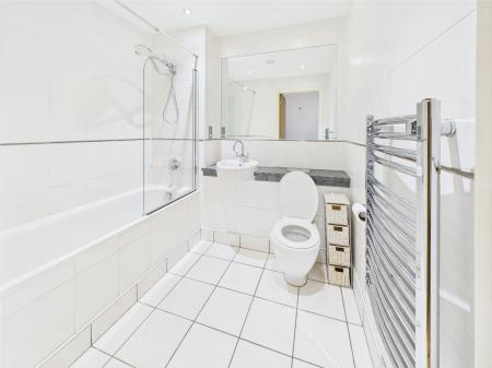2 bedroom Flat to let in The Reach, 39 Leeds Street, L3 2DD