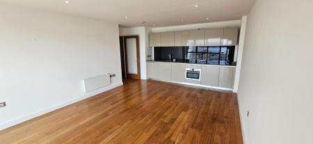 2 bedroom Flat to let in Waterside, 10 William Jessop Way, L3 1ED