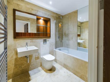 2 bedroom Flat to let in Waterside, 10 William Jessop Way, L3 1ED