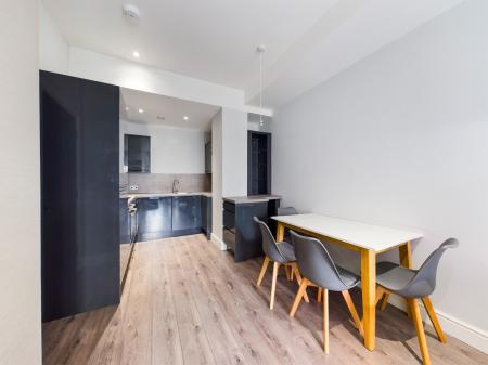 2 bedroom Flat to let in Reliance House, 20 Water Street, L2 8AA