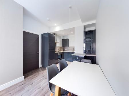 2 bedroom Flat to let in Reliance House, 20 Water Street, L2 8AA