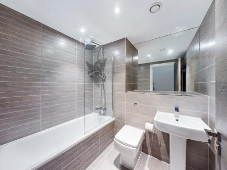 2 bedroom Flat to let in Reliance House, 20 Water Street, L2 8AA