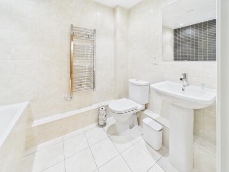 2 bedroom Apartment to let in Mann Island, 11, L3 1EE