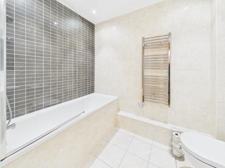 2 bedroom Apartment to let in Mann Island, 11, L3 1EE