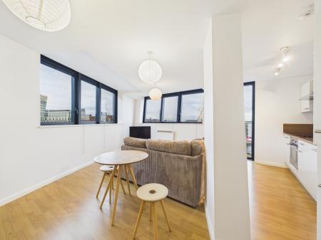 2 bedroom Apartment to let in Mann Island, 11, L3 1EE