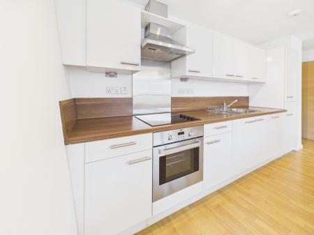 2 bedroom Apartment to let in Mann Island, 11, L3 1EE