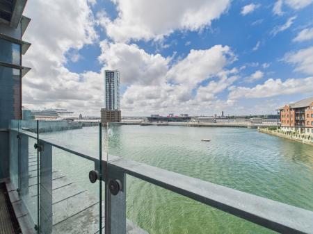 2 bedroom Flat to let in Waterside, 10 William Jessop Way, L3 1DX
