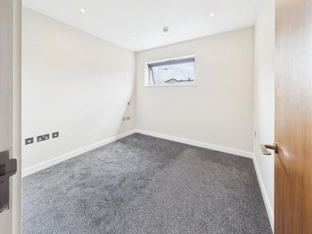 2 bedroom Flat to let in Waterside, 10 William Jessop Way, L3 1DX