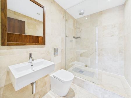 2 bedroom Flat to let in Waterside, 10 William Jessop Way, L3 1DX
