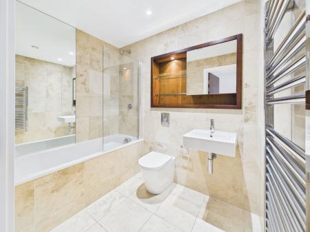 2 bedroom Flat to let in Waterside, 10 William Jessop Way, L3 1DX