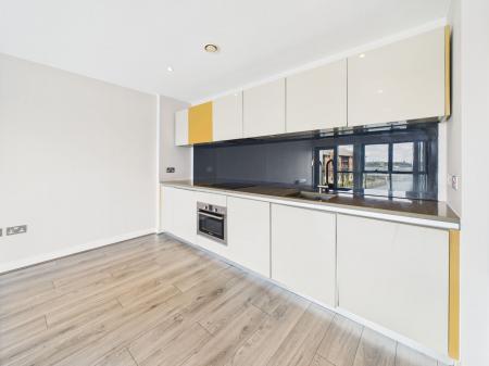 2 bedroom Flat to let in Waterside, 10 William Jessop Way, L3 1DX