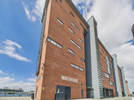 2 bedroom Flat to let in Waterside, 10 William Jessop Way, L3 1DX