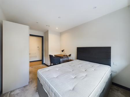 1 bedroom Flat to let in Strand Plaza, Drury Lane, L2