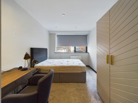 1 bedroom Flat to let in Strand Plaza, Drury Lane, L2