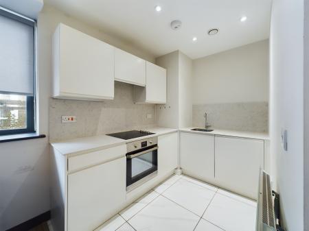 1 bedroom Flat to let in Strand Plaza, Drury Lane, L2