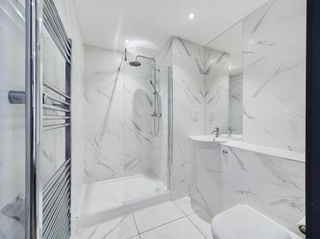1 bedroom Flat to let in Strand Plaza, Drury Lane, L2