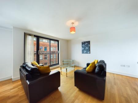 2 bedroom Flat to let in Portside House, Duke Street, L1