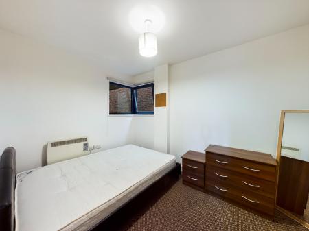 2 bedroom Flat to let in Portside House, Duke Street, L1