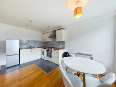 2 bedroom Flat to let in Portside House, Duke Street, L1