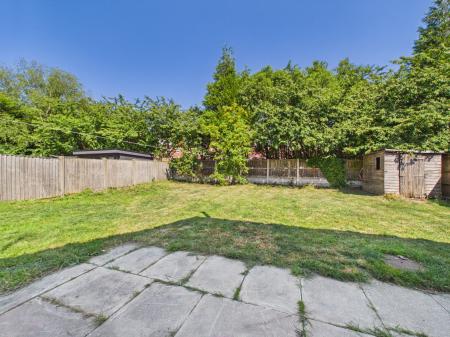 3 bedroom Semi-detached house to let in Brampton Drive, L8