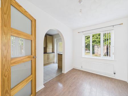 3 bedroom Semi-detached house to let in Brampton Drive, L8