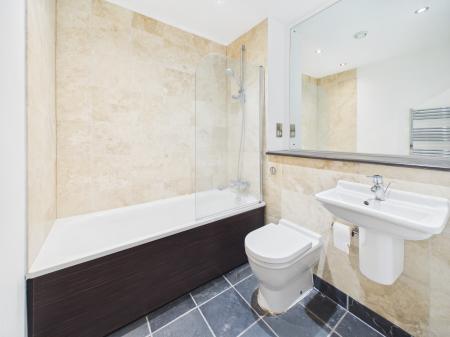 2 bedroom Flat to let in Alexandra Tower, 19 Princes Parade, L3