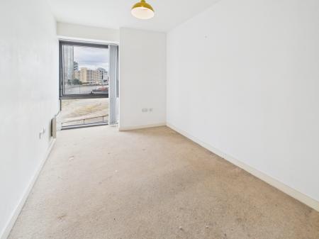 2 bedroom Flat to let in Alexandra Tower, 19 Princes Parade, L3