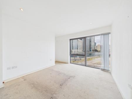 2 bedroom Flat to let in Alexandra Tower, 19 Princes Parade, L3