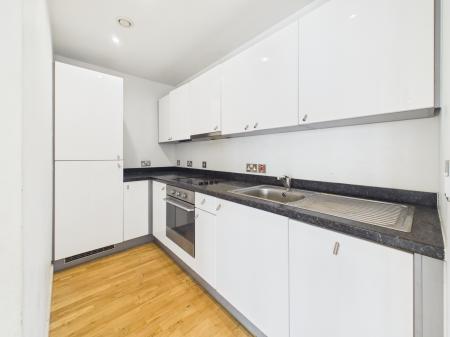 2 bedroom Flat to let in Alexandra Tower, 19 Princes Parade, L3