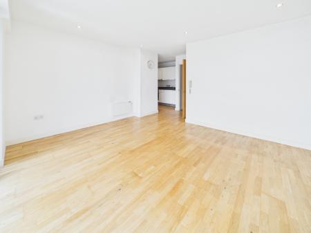 2 bedroom Flat to let in Alexandra Tower, 19 Princes Parade, L3