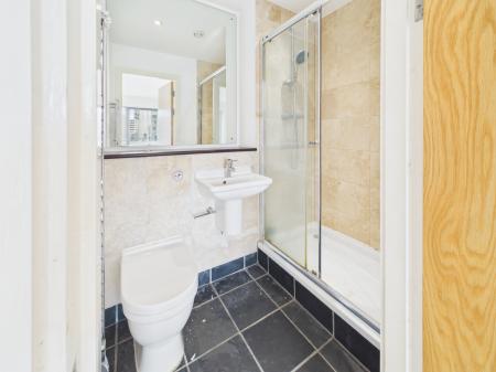 2 bedroom Flat to let in Alexandra Tower, 19 Princes Parade, L3