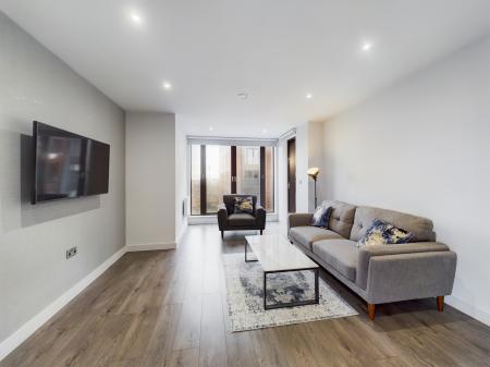 1 bedroom Flat to let in Parliament Square, 35 Greenland Street, L1