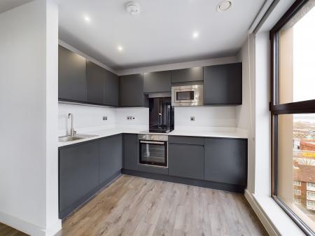 1 bedroom Flat to let in Parliament Square, 35 Greenland Street, L1