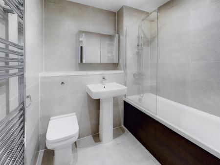 1 bedroom Flat to let in Parliament Square, 35 Greenland Street, L1