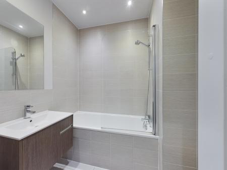 2 bedroom Flat to let in Orleans House, 19 Edmund Street, L3