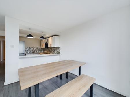 2 bedroom Flat to let in View 146, Conway Street, L5